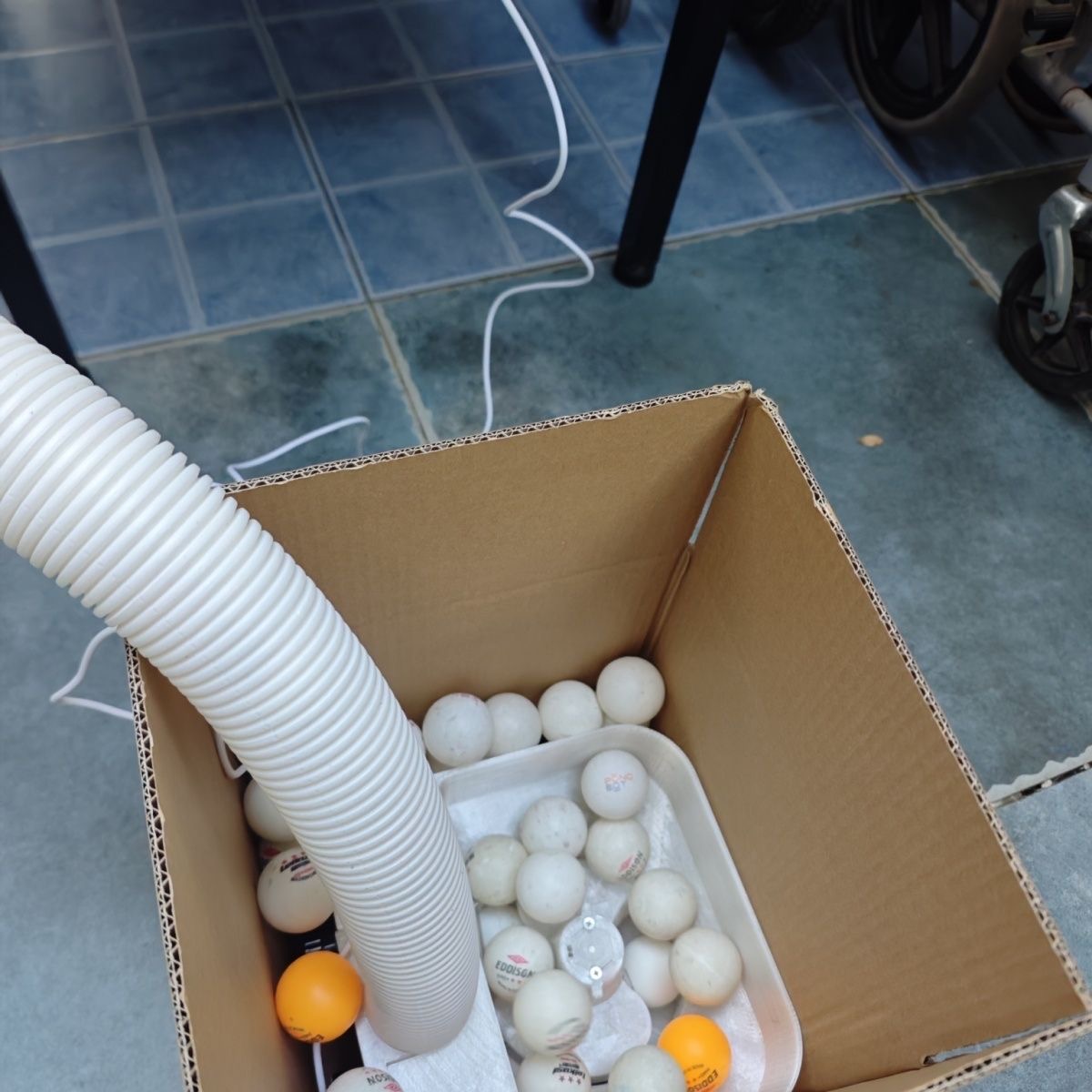 Automatic Table Tennis Loading - đánh giá và giá Table Tennis Trainer